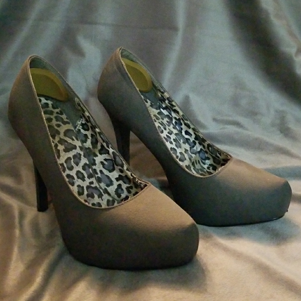 Gray heels